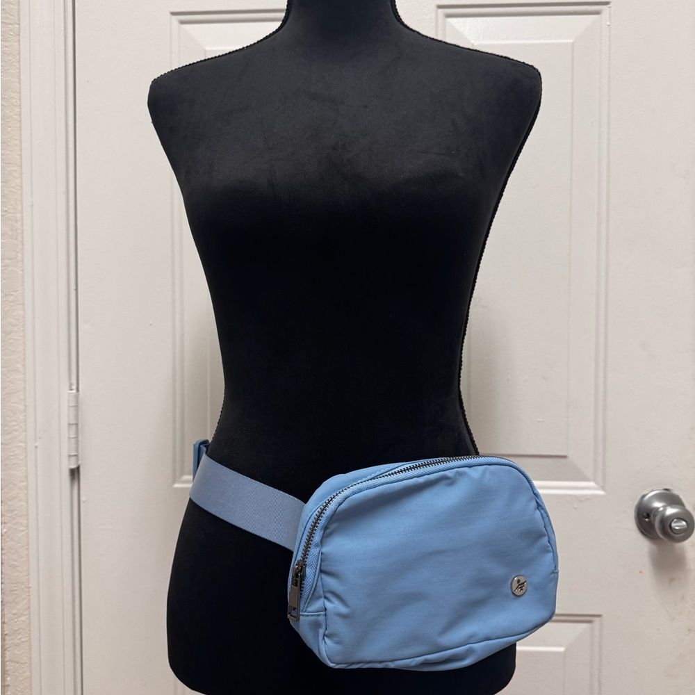 HALARA Light Blue Fanny Pack